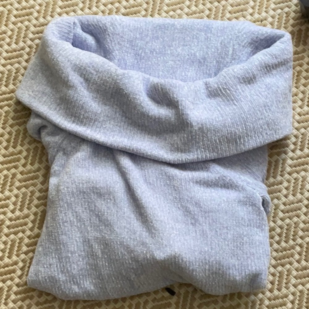 #White HOUSE black Market XS sweater